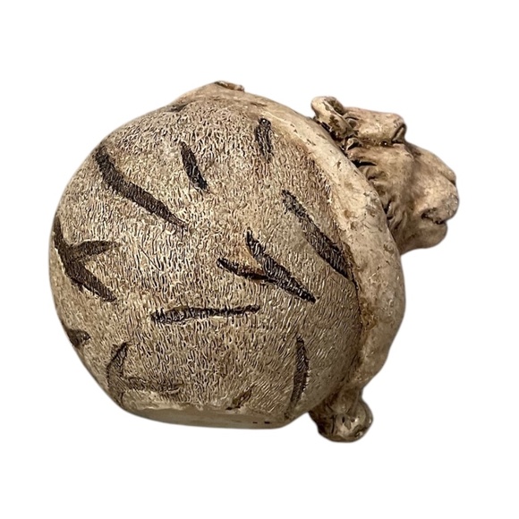 Sculpted Grizzly Bear, Lion Tan & Black Stripes Carved Wax African Safari Candle - Picture 4 of 8